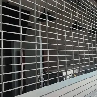 Cortinas metálicas malla americana